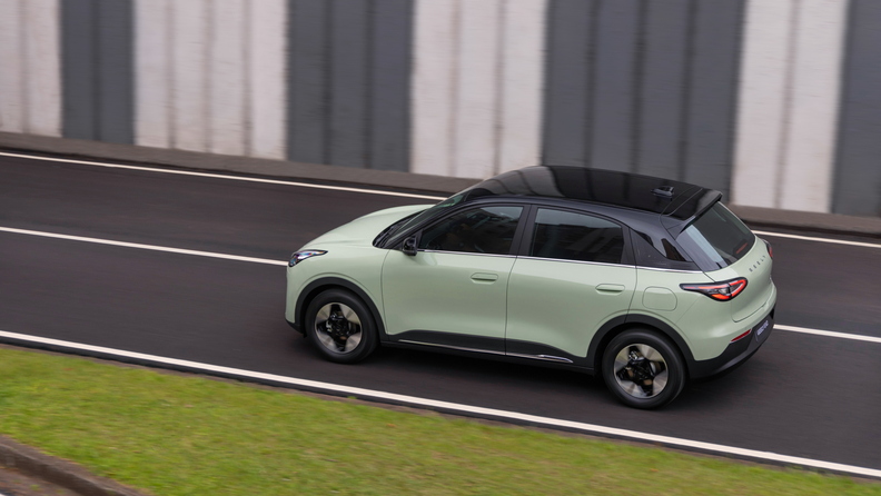 شكل أبواب جيلي EX2 الجديدة